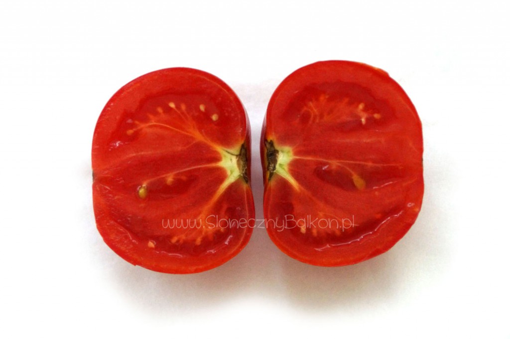 pomidor-koktajlowy-przekroj-latah